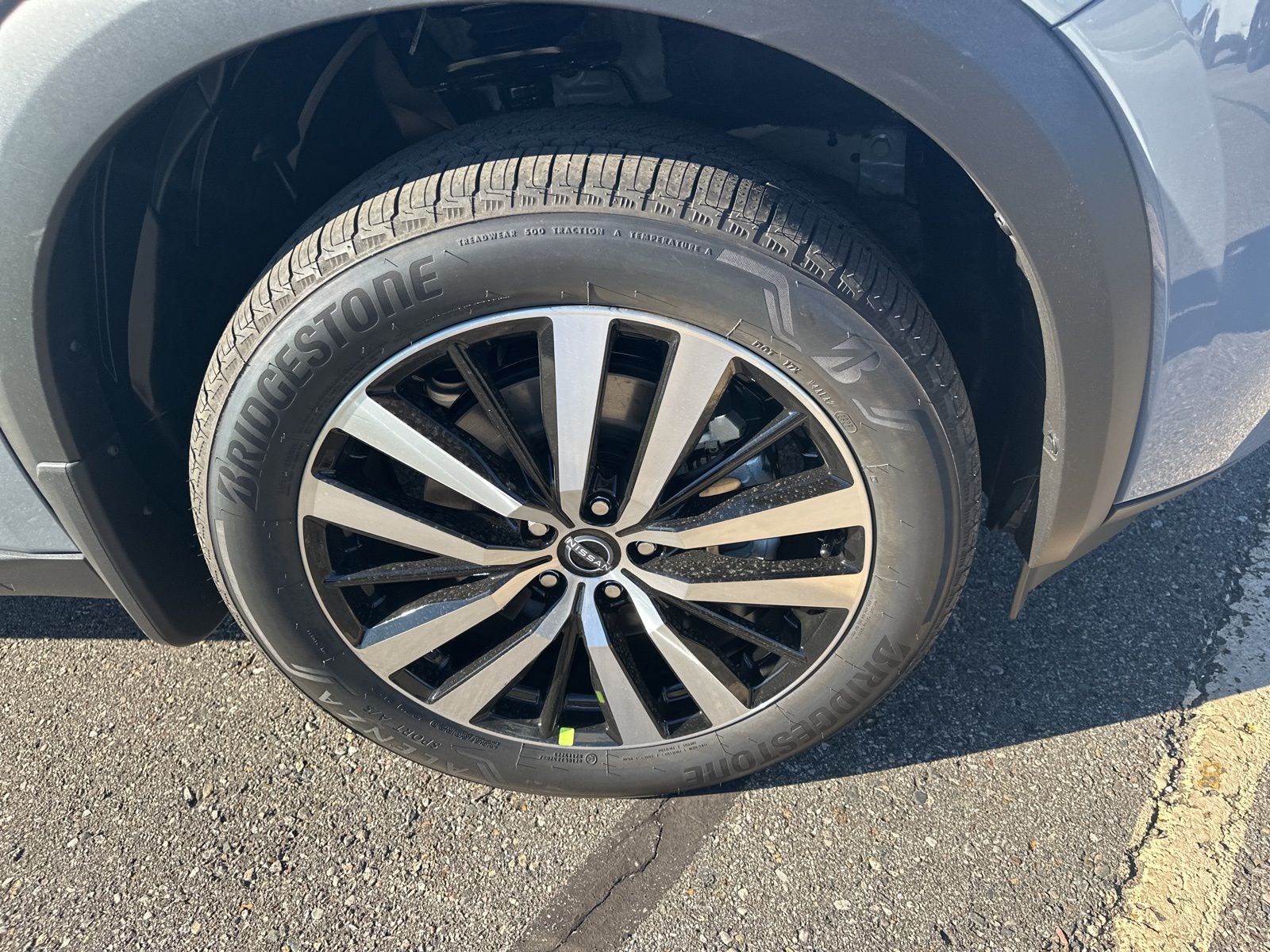 2025 Nissan Pathfinder Platinum photo 4