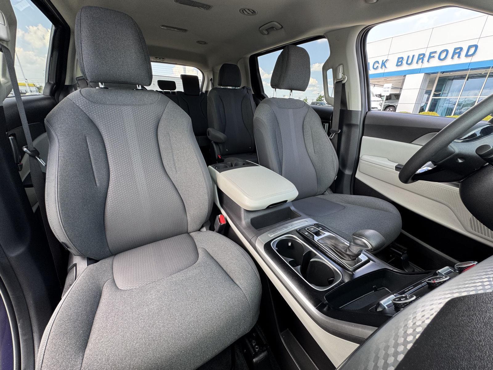 2022 Kia Carnival LX photo 45