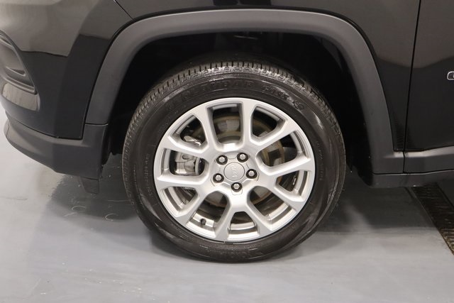 2023 Jeep Compass Latitude Lux photo 23