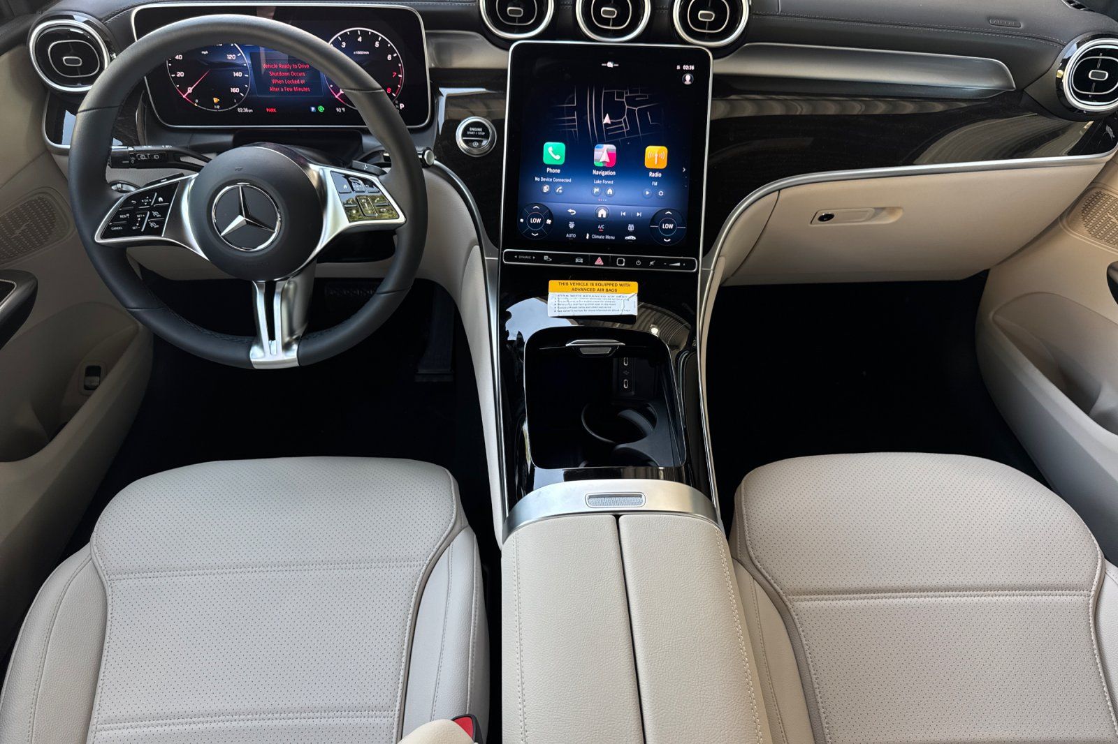 2025 Mercedes Benz GLC 300 photo 3