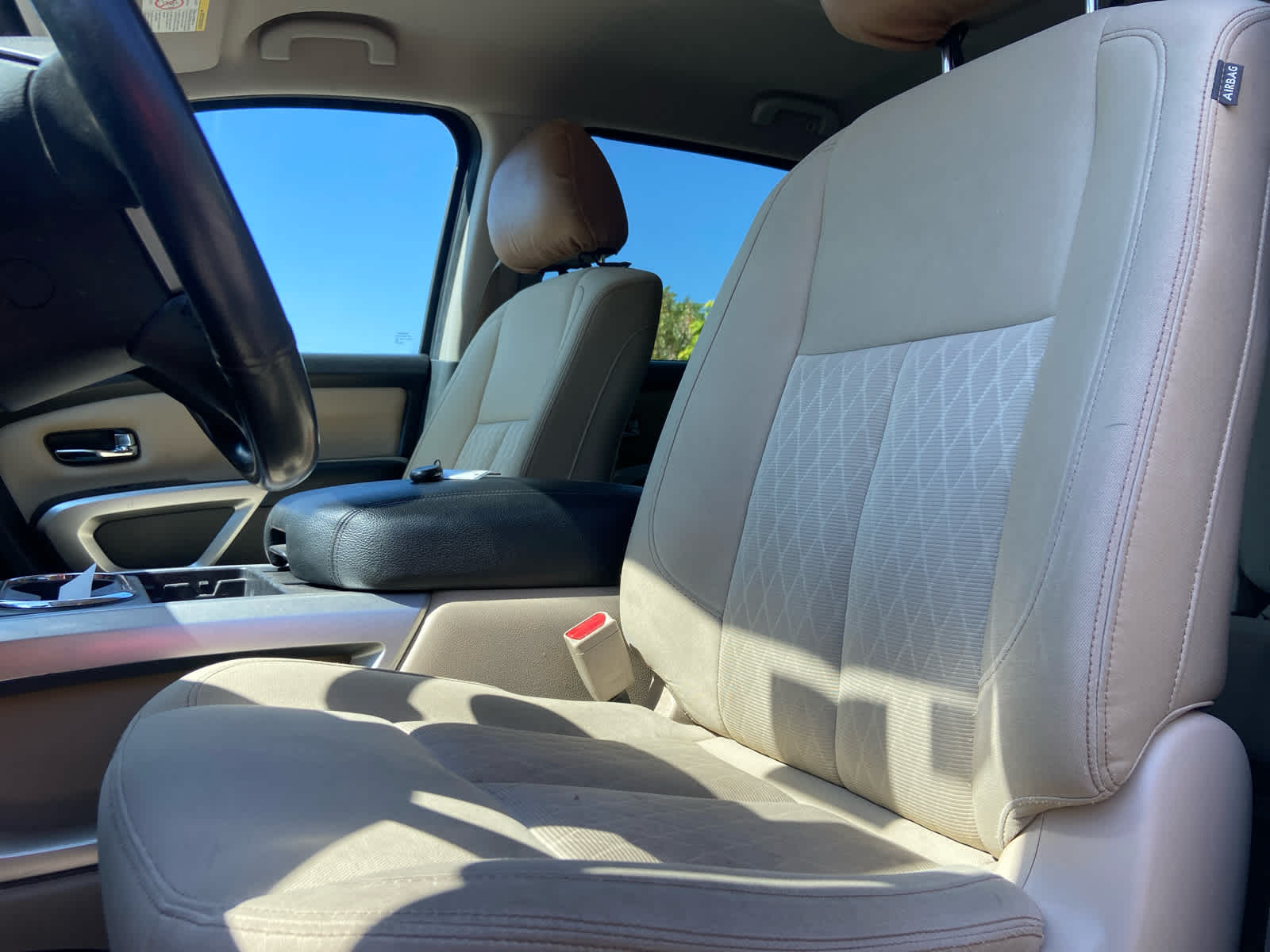 2017 Nissan Titan SV Crew Cab photo 12