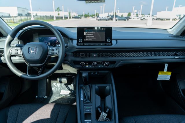 2025 Honda Accord LX photo 14