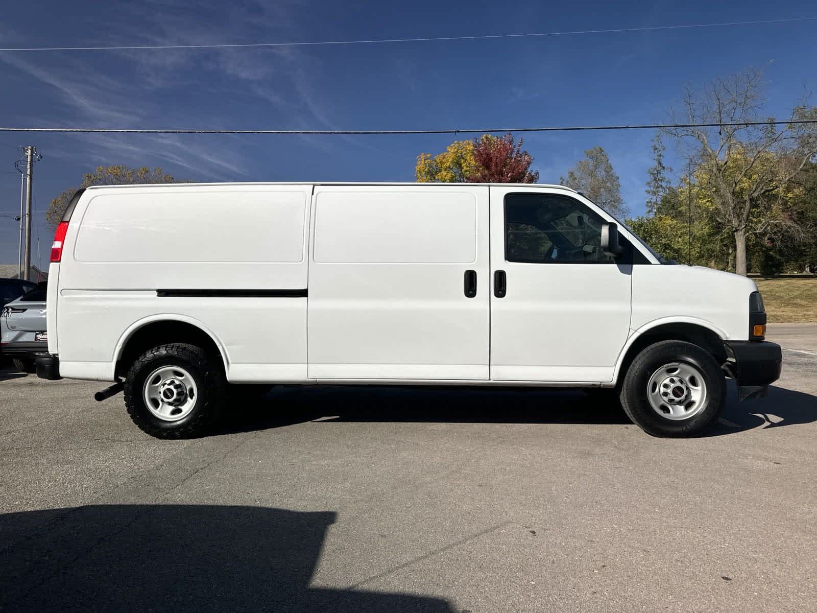 2023 Gmc Savana photo 4