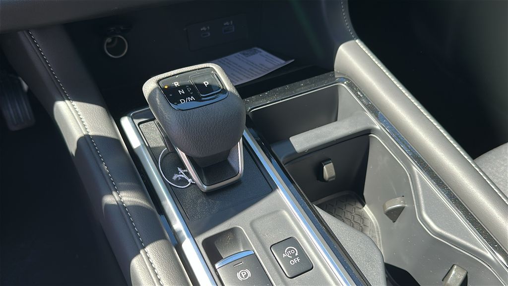 2025 Nissan Pathfinder SV photo 19