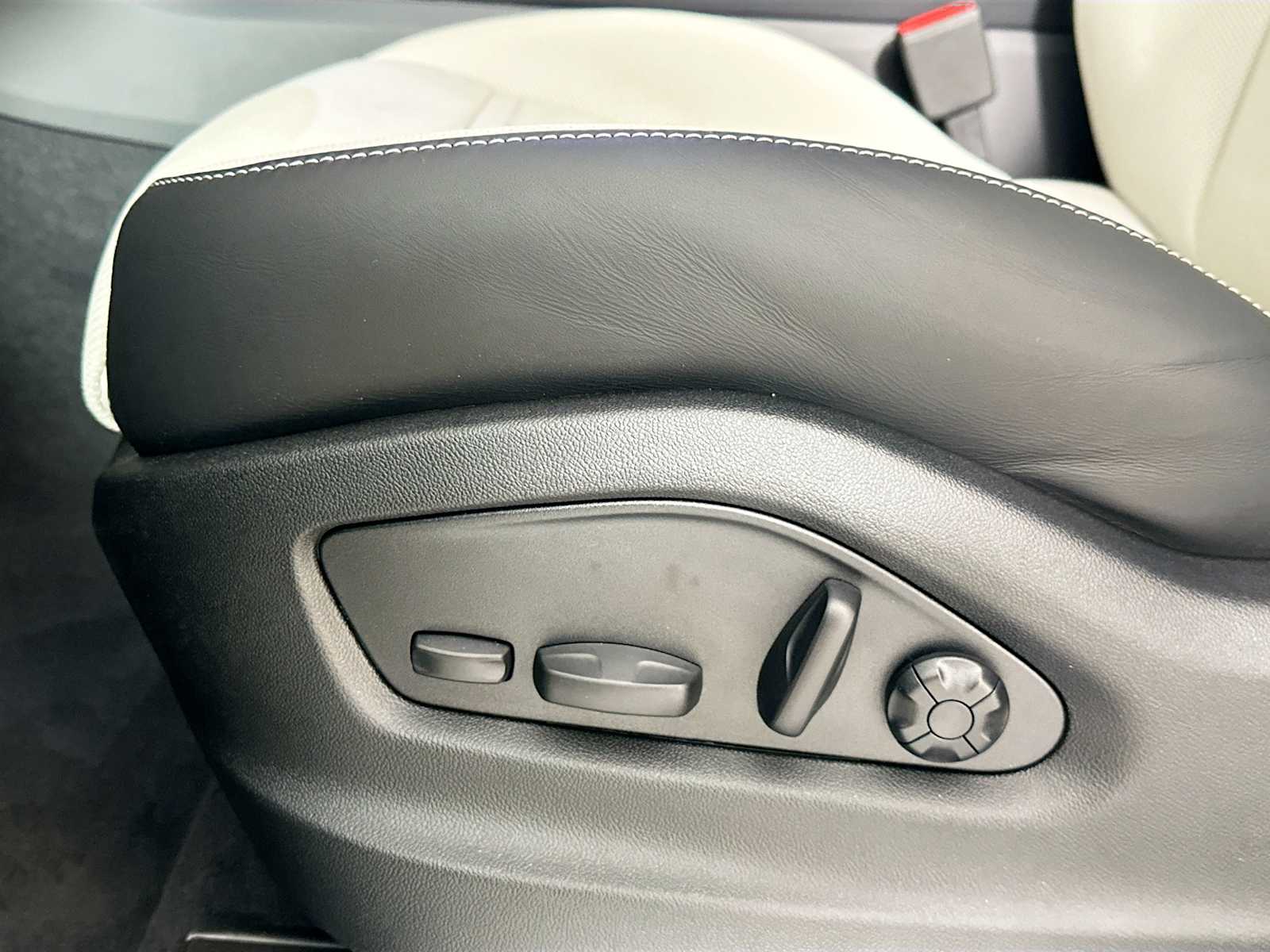 2025 Porsche Cayenne E-Hybrid photo 12