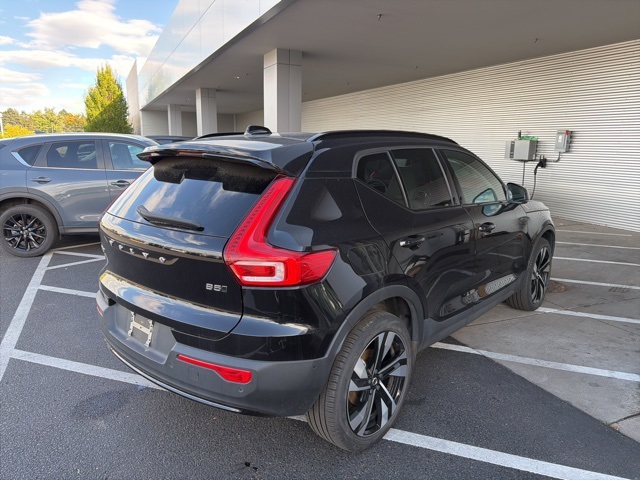2023 Volvo XC40 Ultimate photo 3