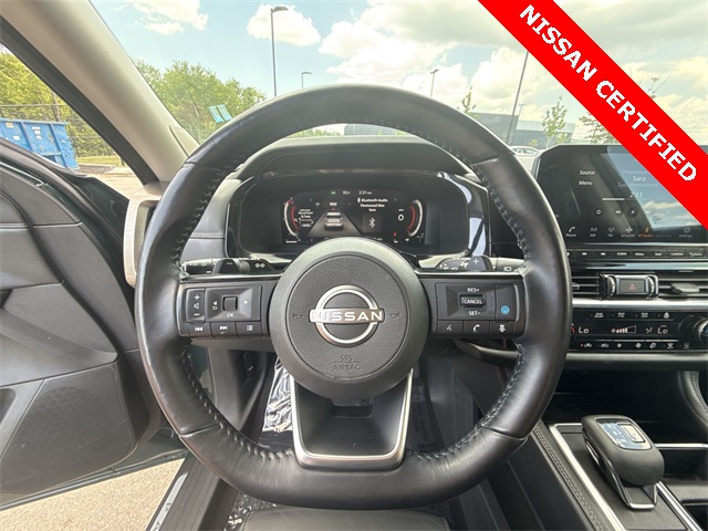 2023 Nissan Pathfinder Platinum photo 14