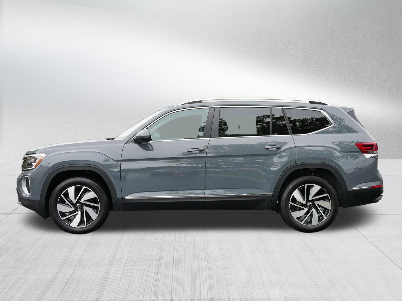 2025 Volkswagen Atlas SEL photo 4