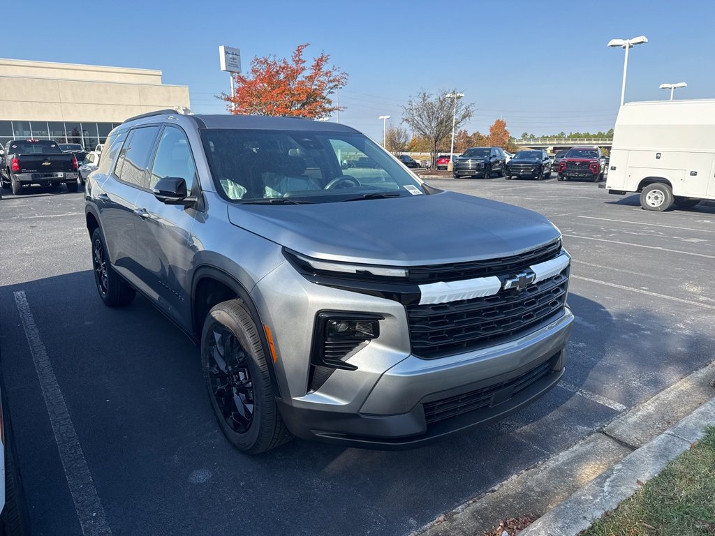 2026 Chevrolet Traverse photo 2