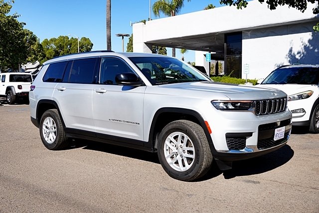 2023 Jeep Grand Cherokee Laredo photo 5