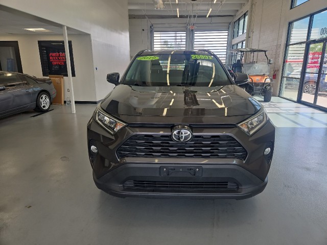 Used 2019 GRAY Toyota XLE image 3