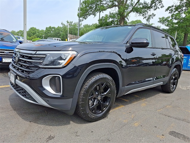 2024 Volkswagen Atlas Peak Edition SE Technology photo 2