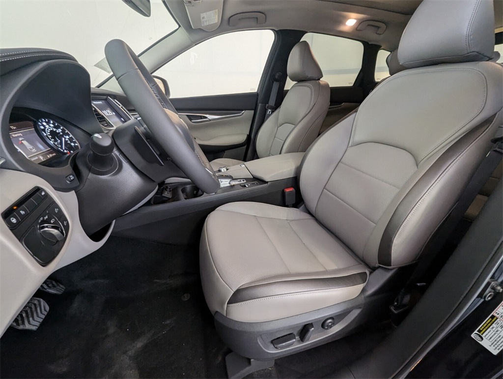 2025 Infiniti QX50 Luxe AWD photo 4