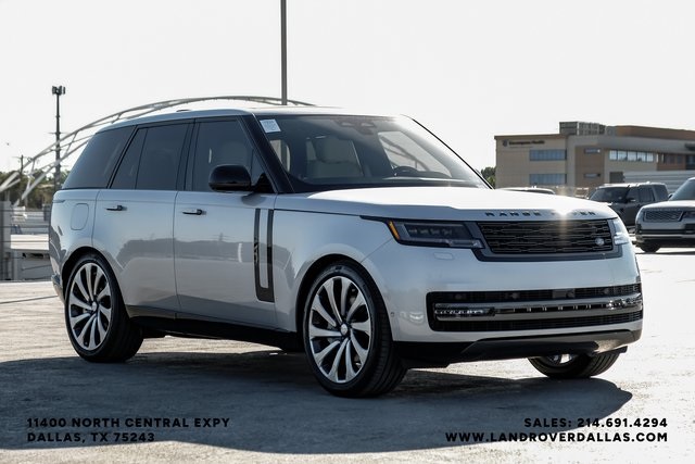2025 Land Rover Range Rover SE photo 3