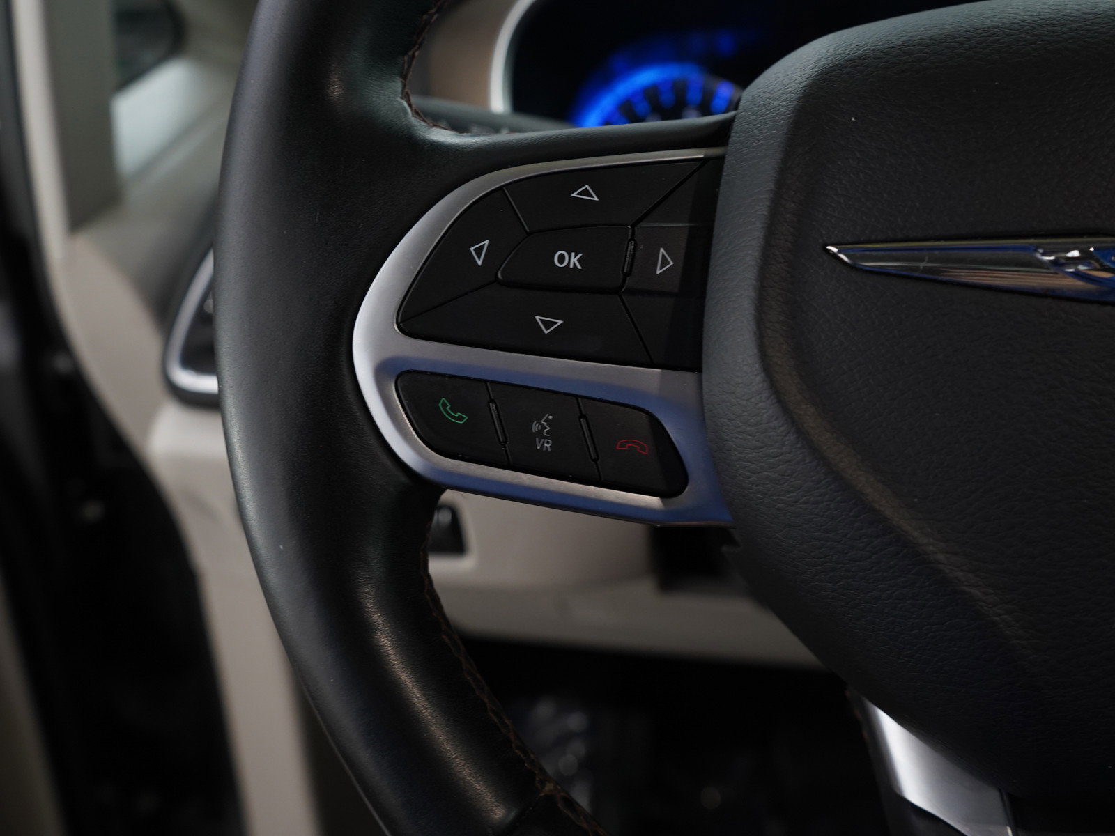 2017 Chrysler Pacifica Touring Plus photo 23