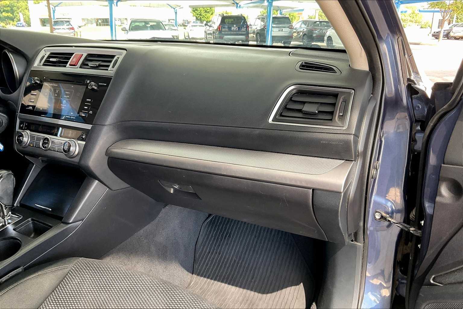 2017 Subaru Outback Premium photo 17