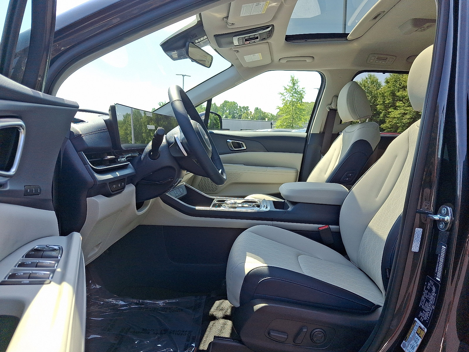 2026 Kia Carnival SX photo 5