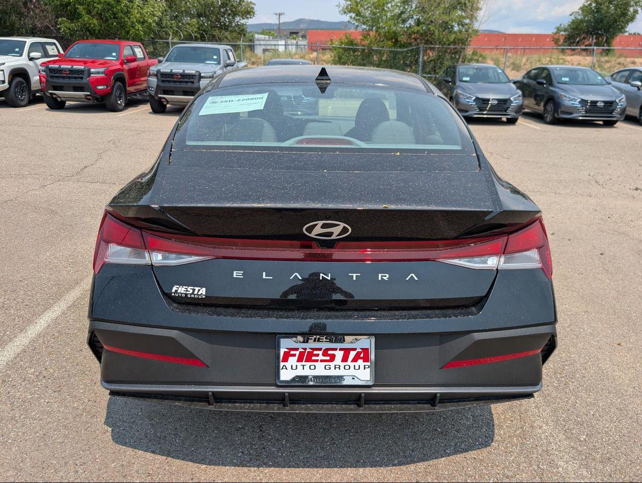 2025 Hyundai Elantra SE photo 5