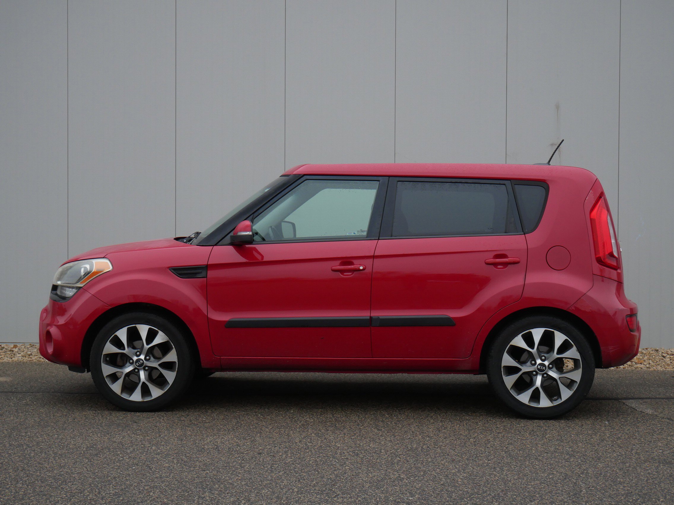 Used 2013 Kia Soul  with VIN KNDJT2A60D7568384 for sale in Hastings, Minnesota
