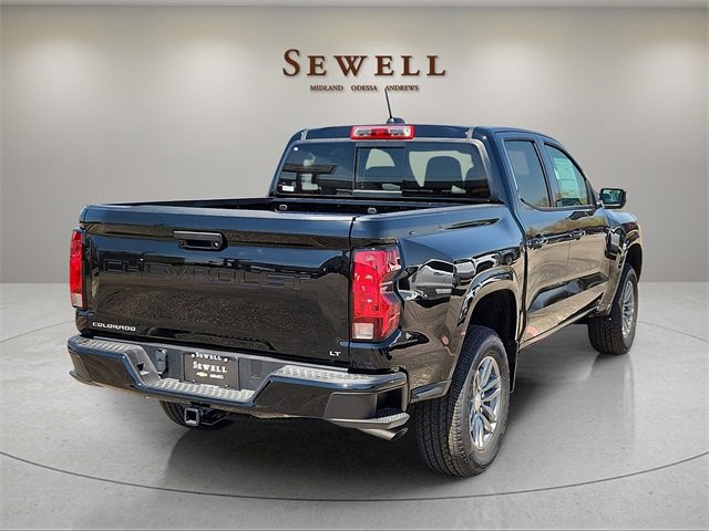2024 Chevrolet Colorado LT photo 3