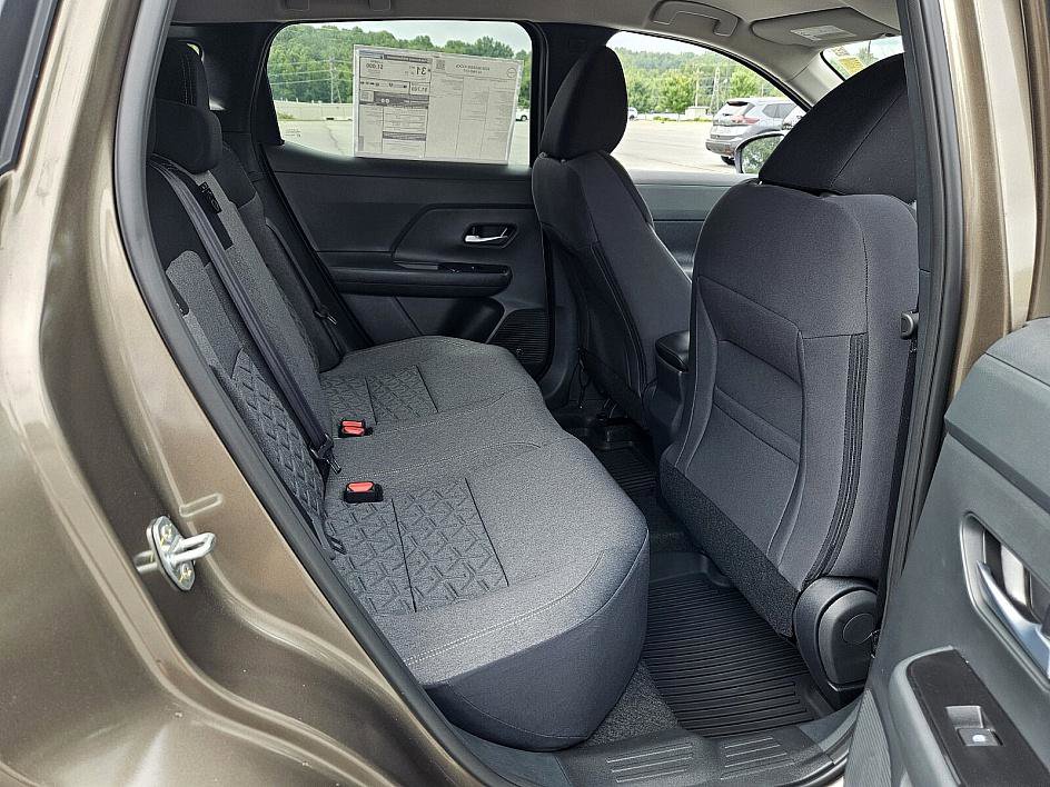 2025 Nissan Kicks SV photo 11