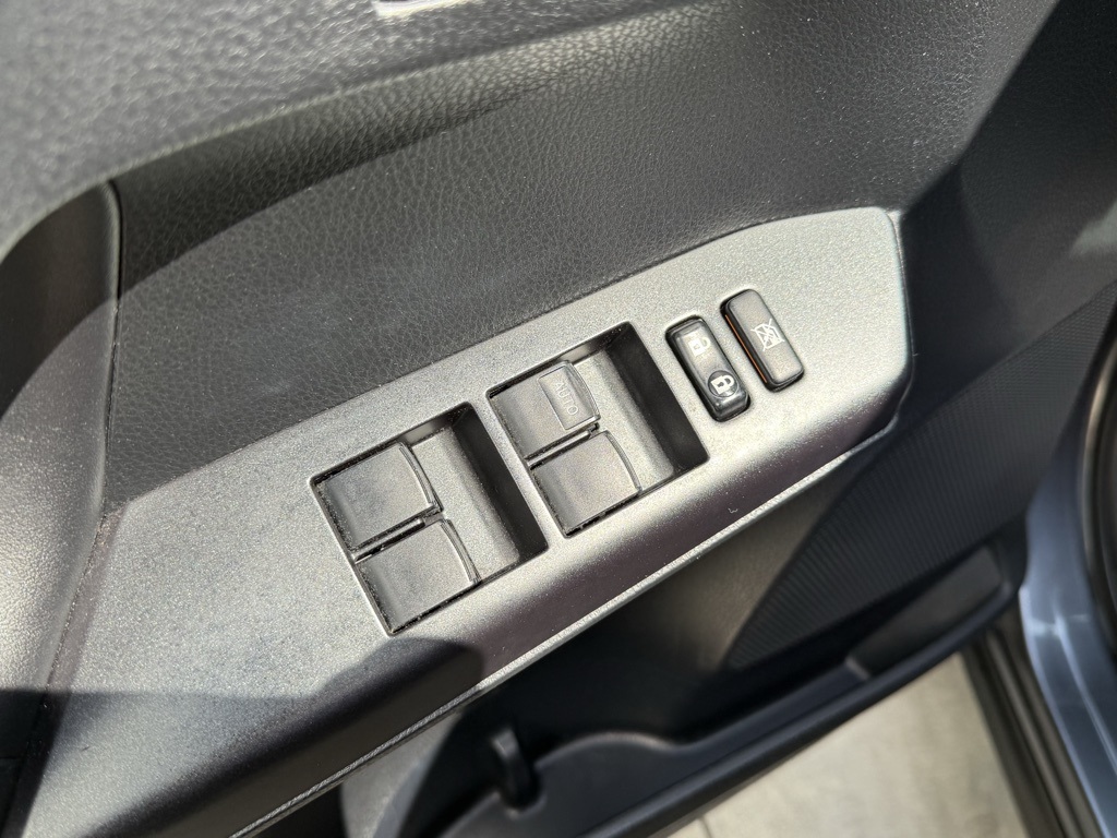 2017 Toyota RAV4 Hybrid XLE photo 8