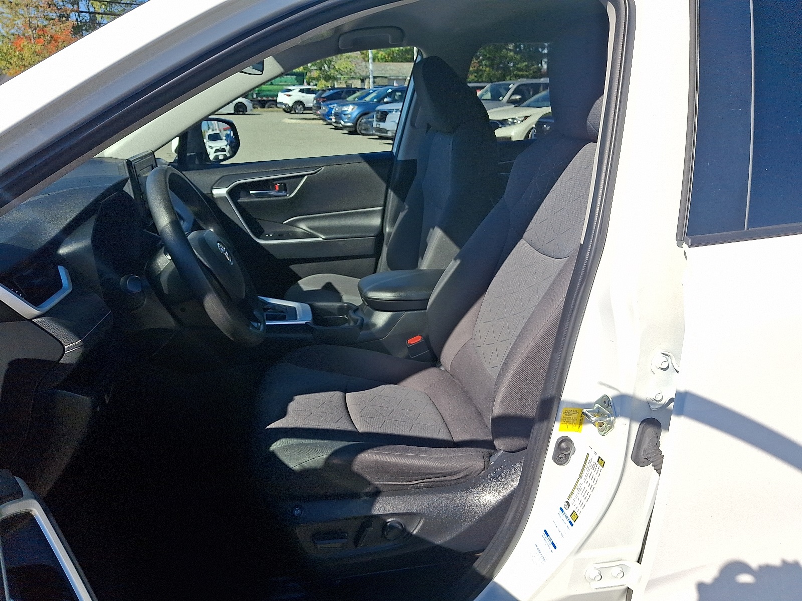 2020 Toyota RAV4 XLE photo 13