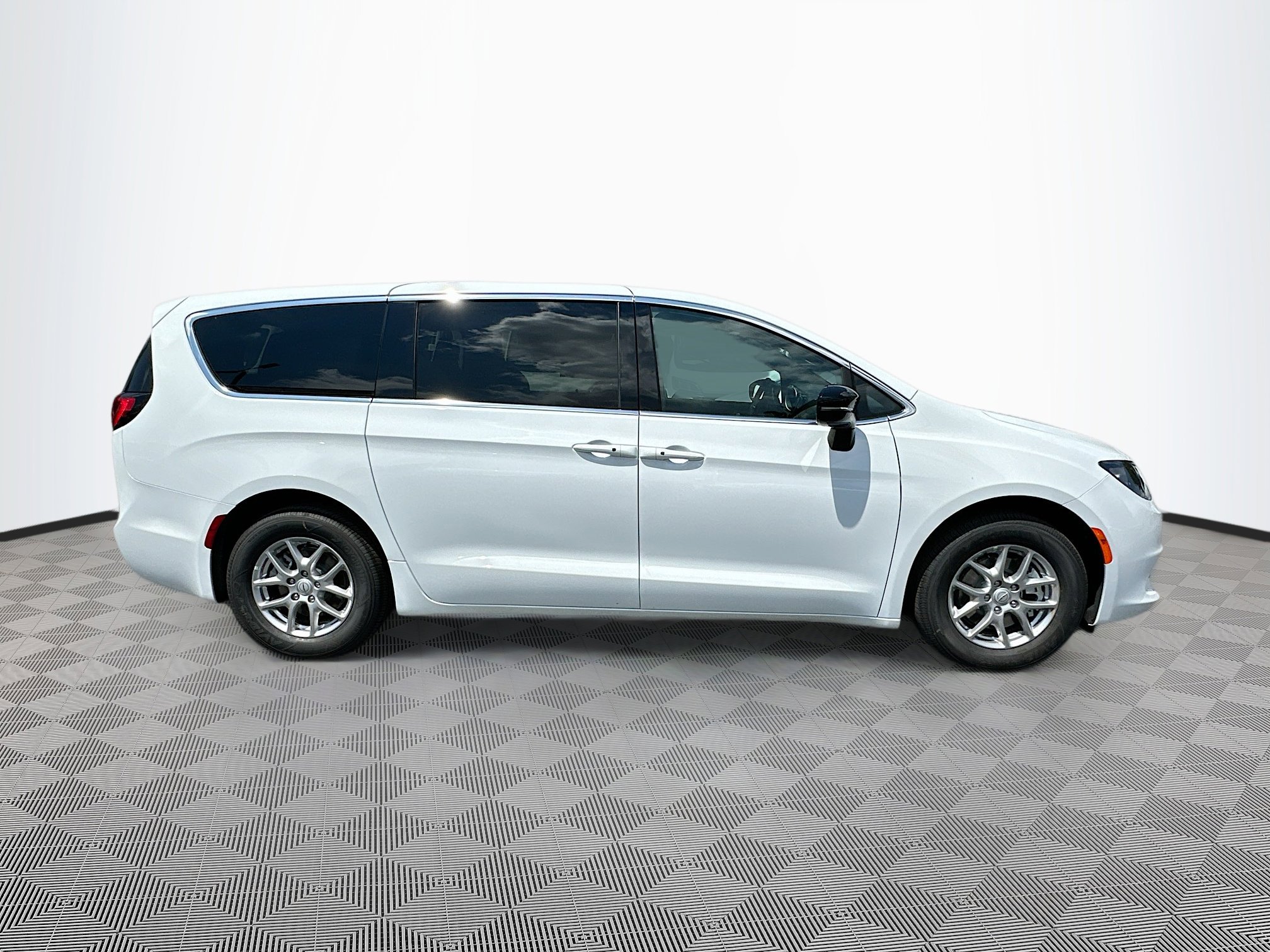 2026 Chrysler Voyager LX photo 3