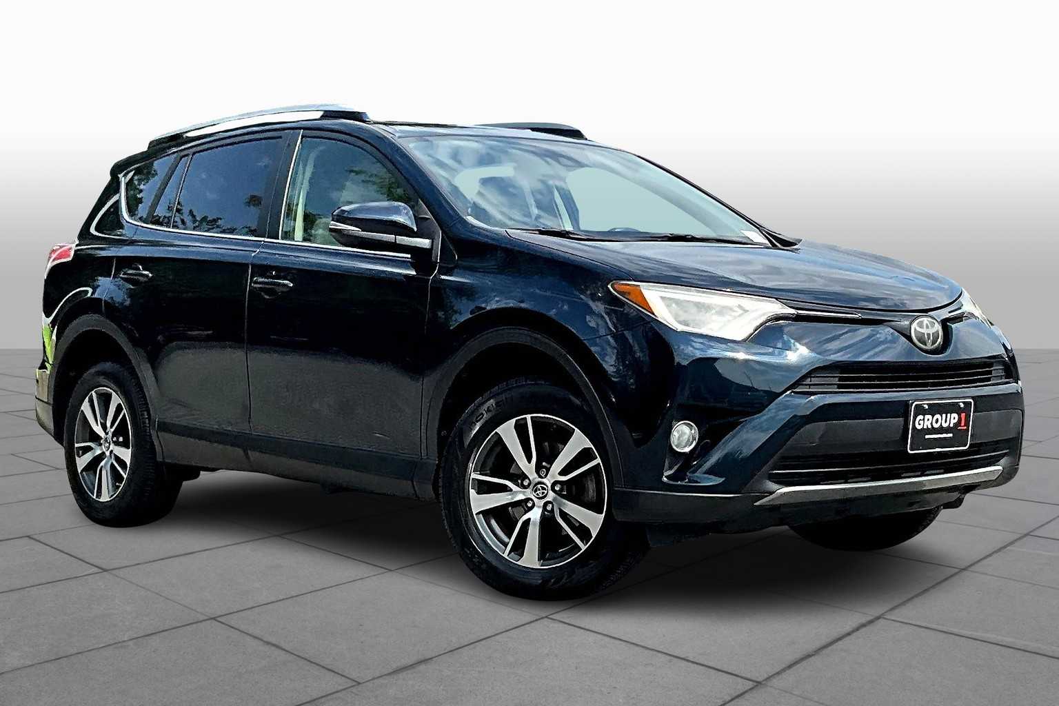 2017 Toyota RAV4 XLE photo 2