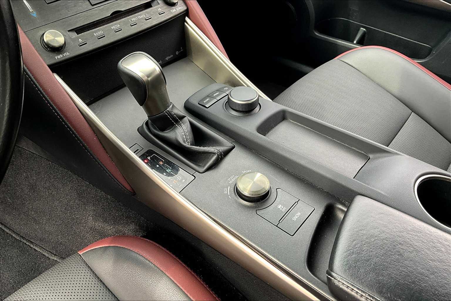 2020 Lexus IS 300 photo 16