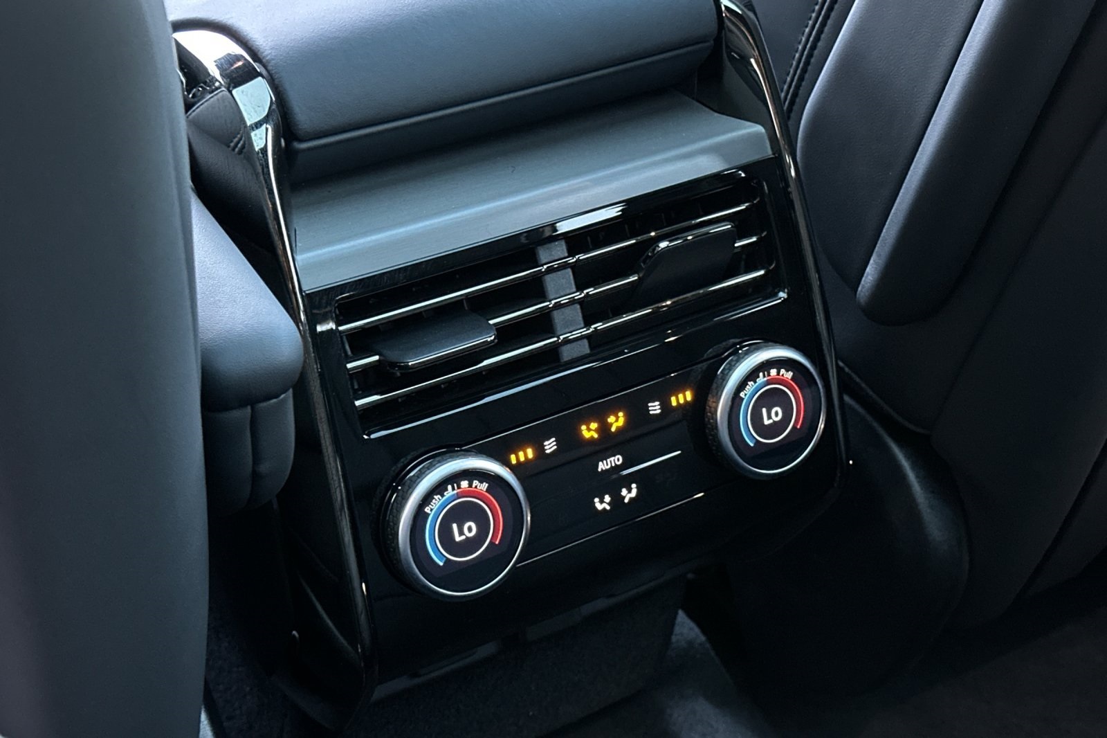 2025 Land Rover Range Rover Sport SE photo 14