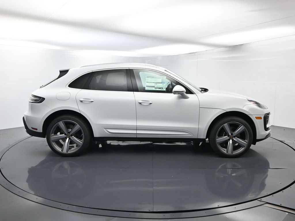 2026 Porsche Macan T photo 12