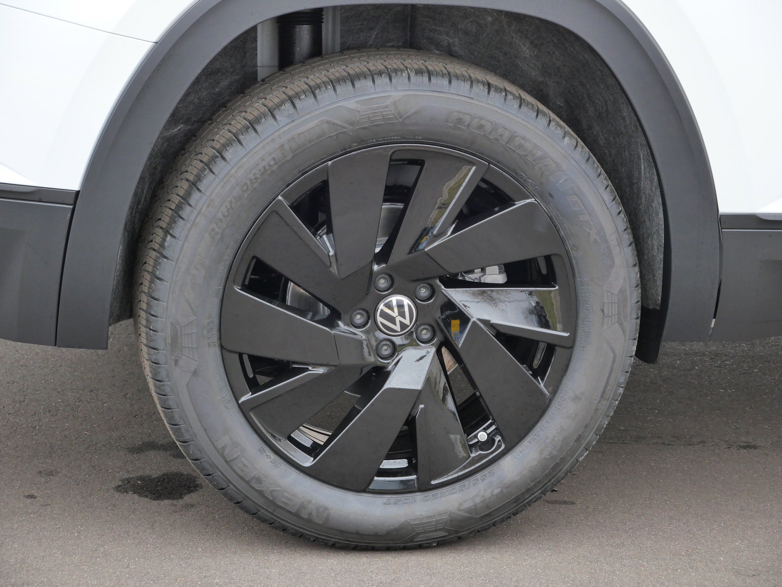 2026 Volkswagen Atlas SE Technology photo 3