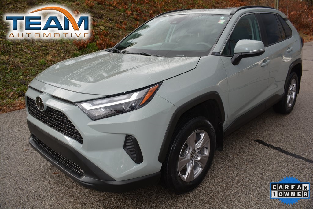2023 Toyota RAV4 XLE's photo