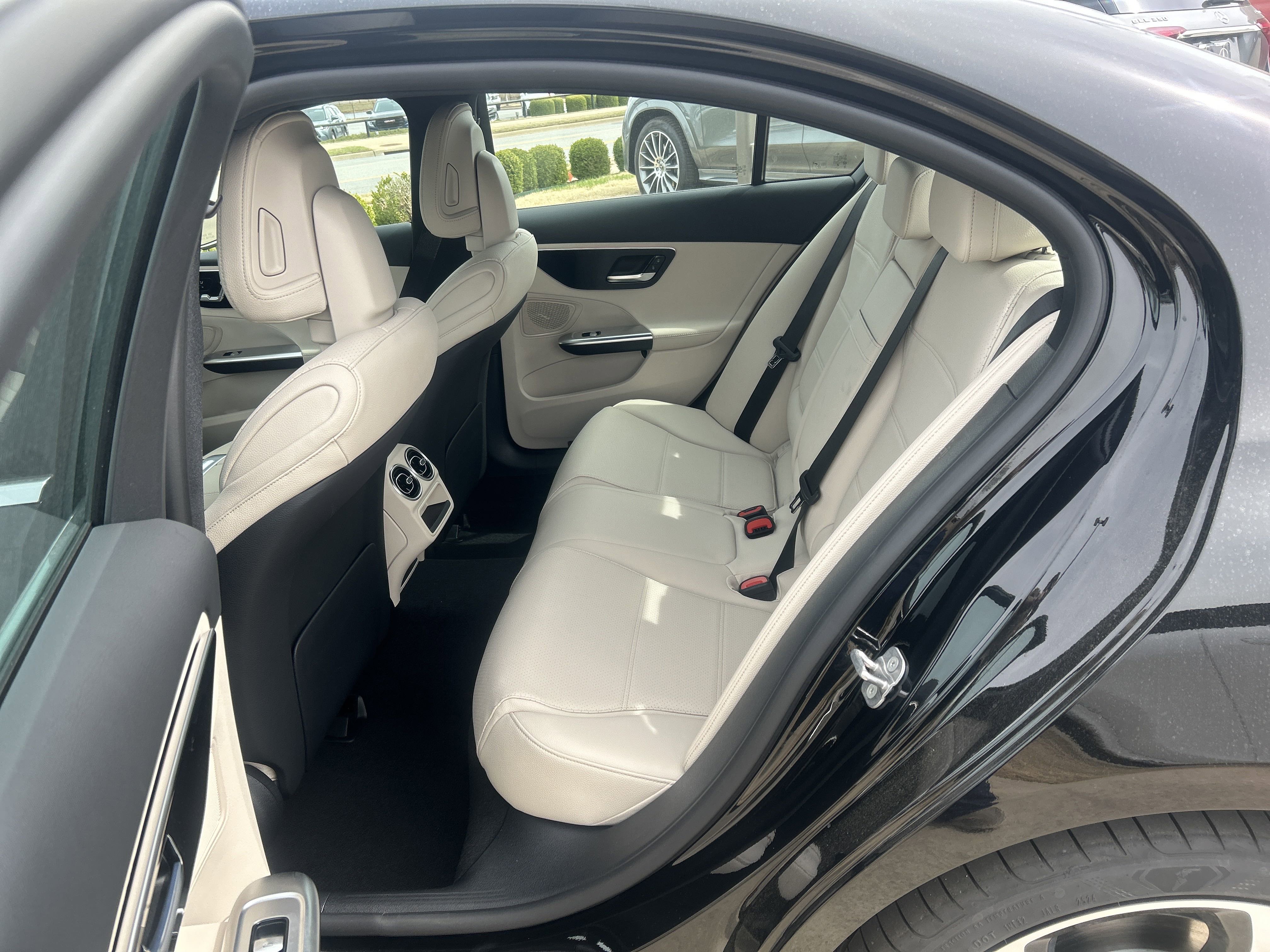 2025 Mercedes Benz C 300 4MATIC photo 4