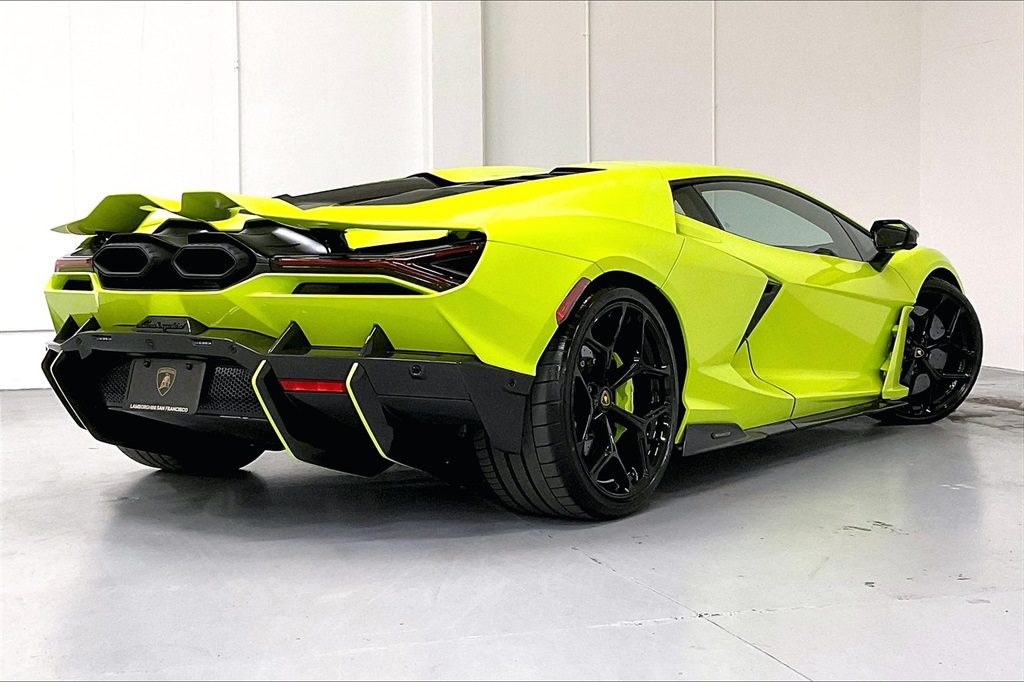 2024 Lamborghini Revuelto photo 4