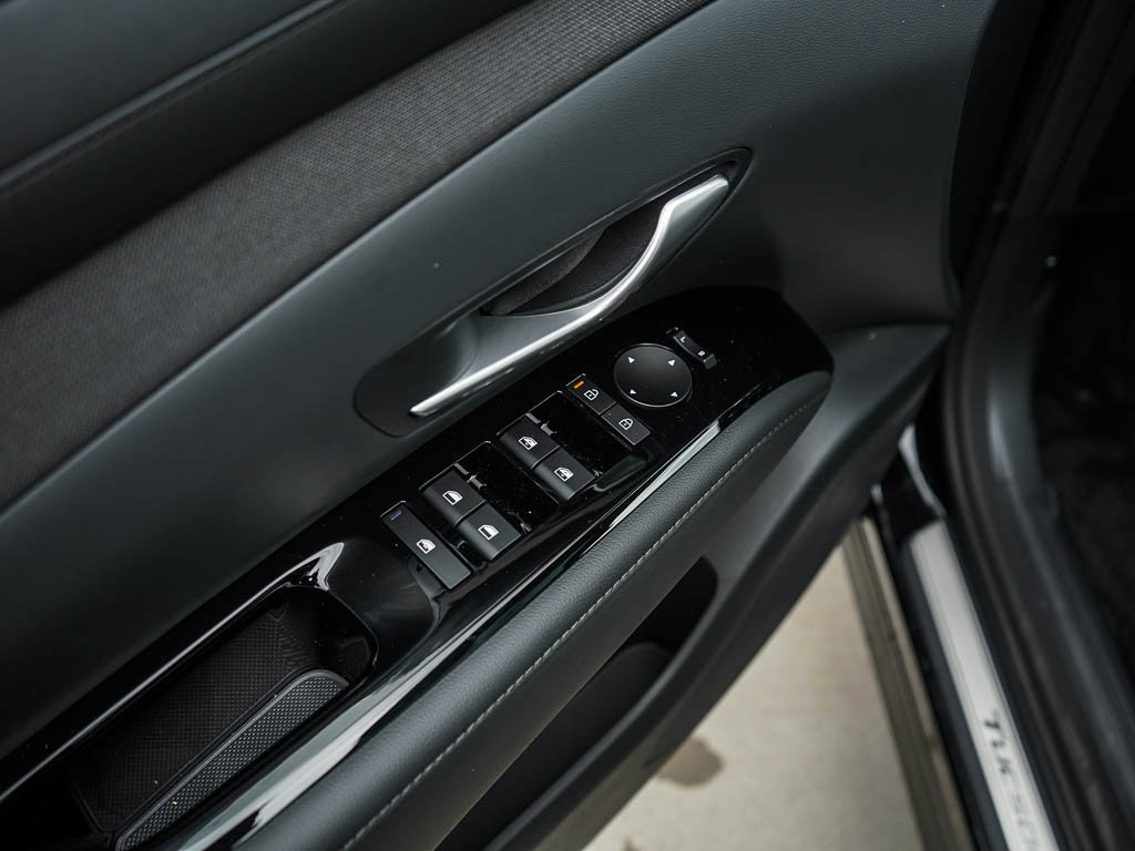 2025 Hyundai Tucson Hybrid Limited photo 18