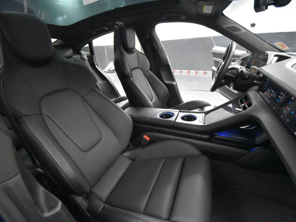 2020 Porsche Taycan Turbo S photo 40