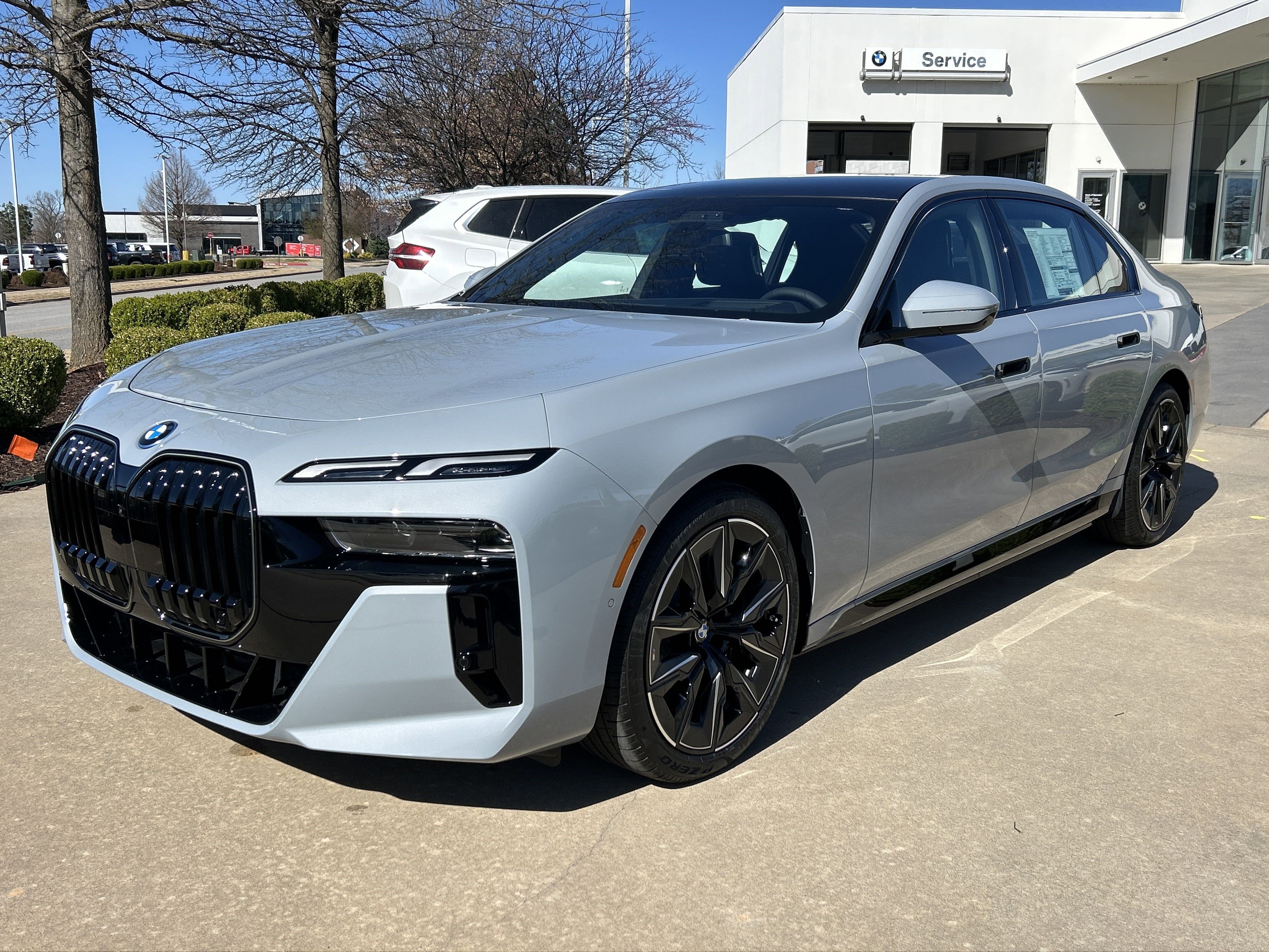 New 2025 BROOKLYN GREY M BMW xDrive60 image 1