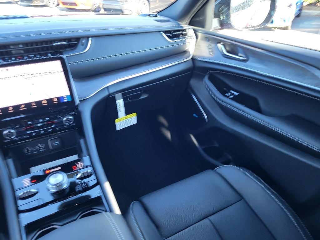 2024 Jeep Cherokee 4xe Overland photo 27