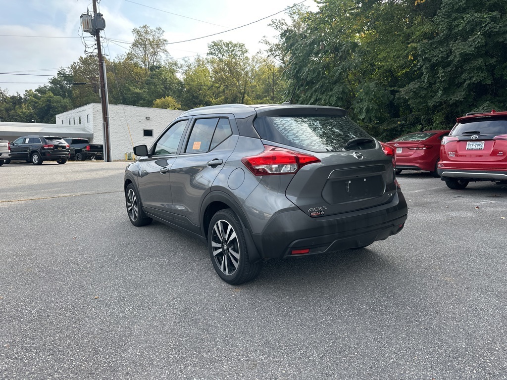 2019 Nissan Kicks SV photo 2