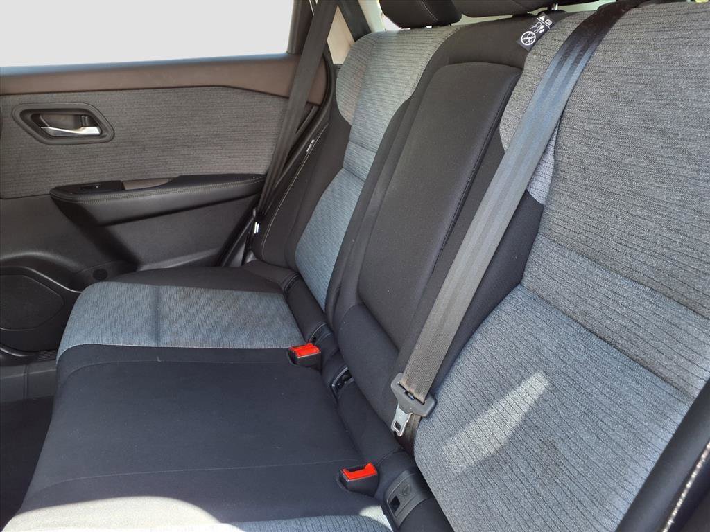 2023 Nissan Rogue SV photo 13
