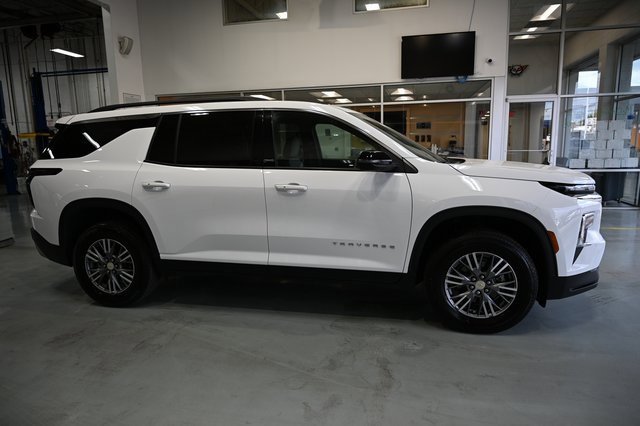 2025 Chevrolet Traverse photo 4