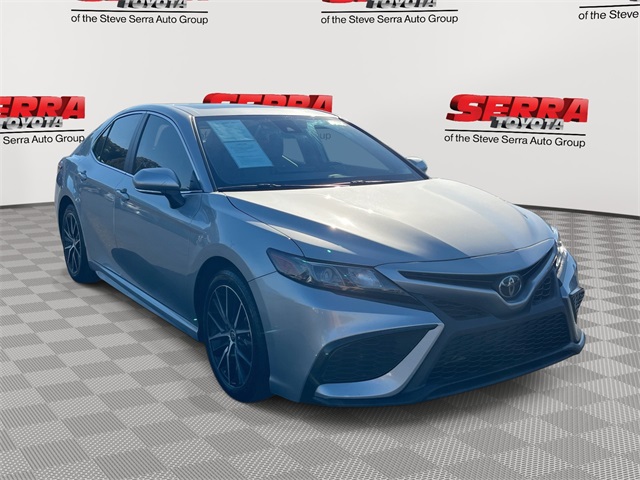 2022 Toyota Camry SE's photo