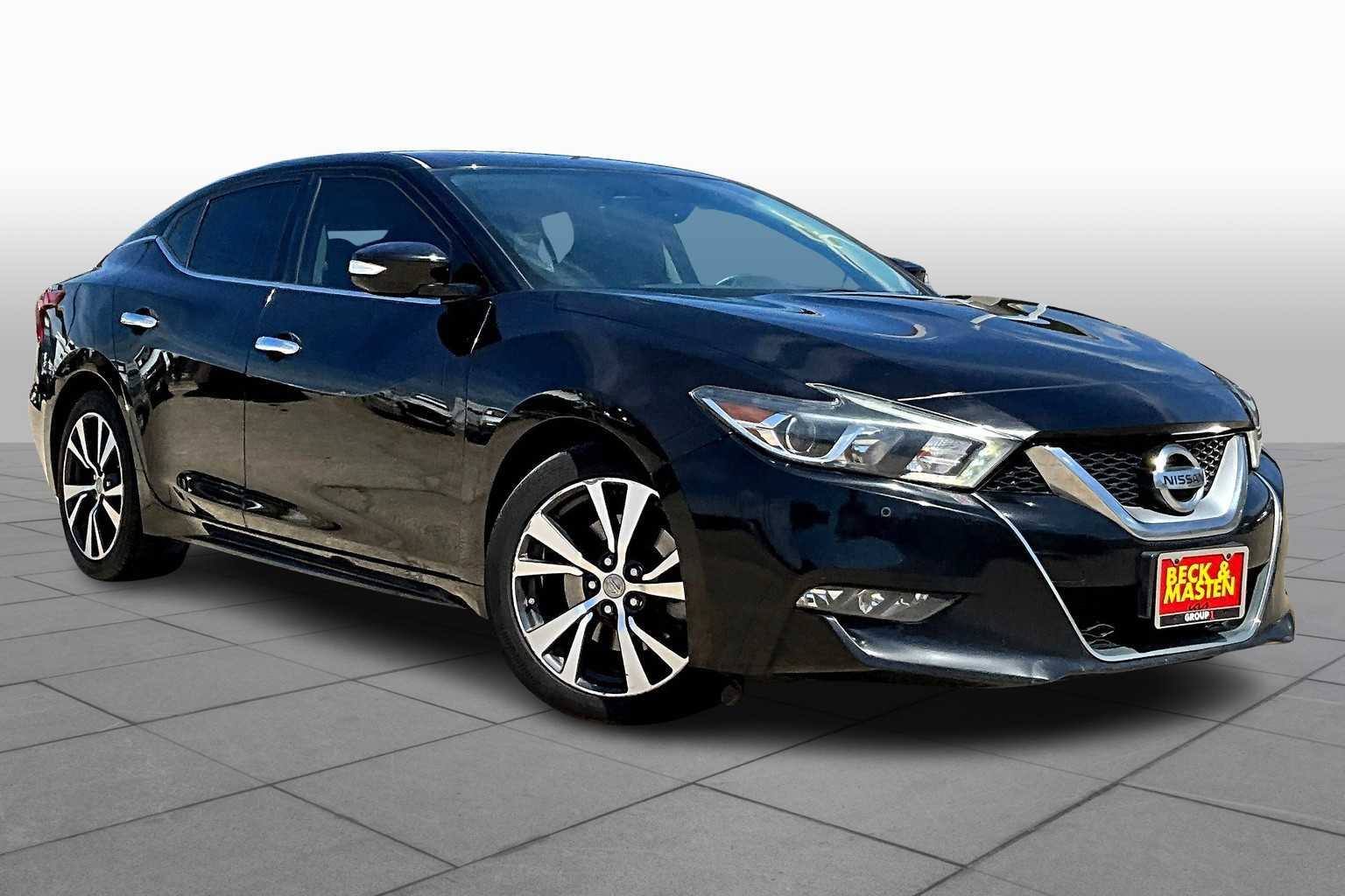 2017 Nissan Maxima SV photo 2