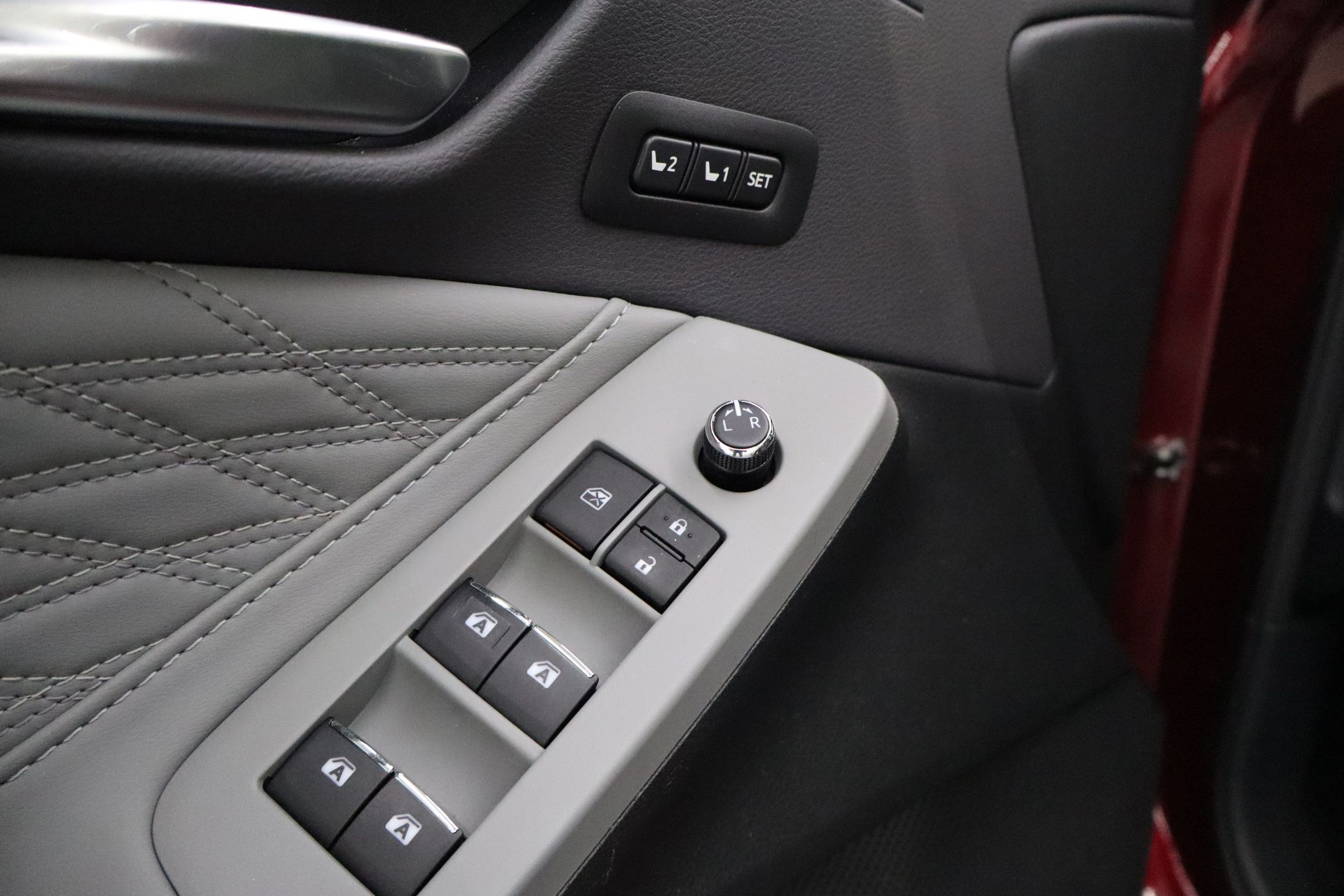 2019 Toyota Avalon Limited photo 12