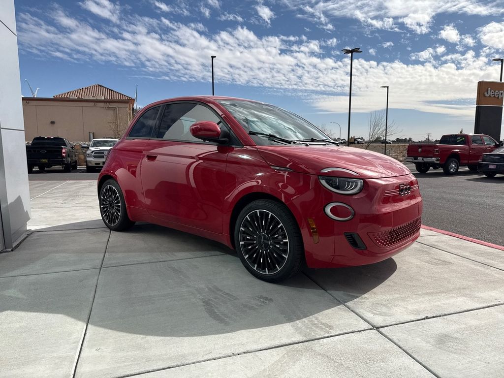 2024 Fiat 500e Red photo 3