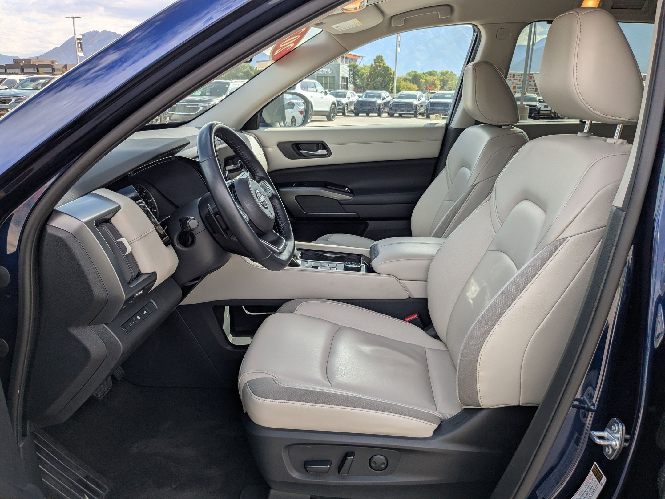 2023 Nissan Pathfinder SL photo 16