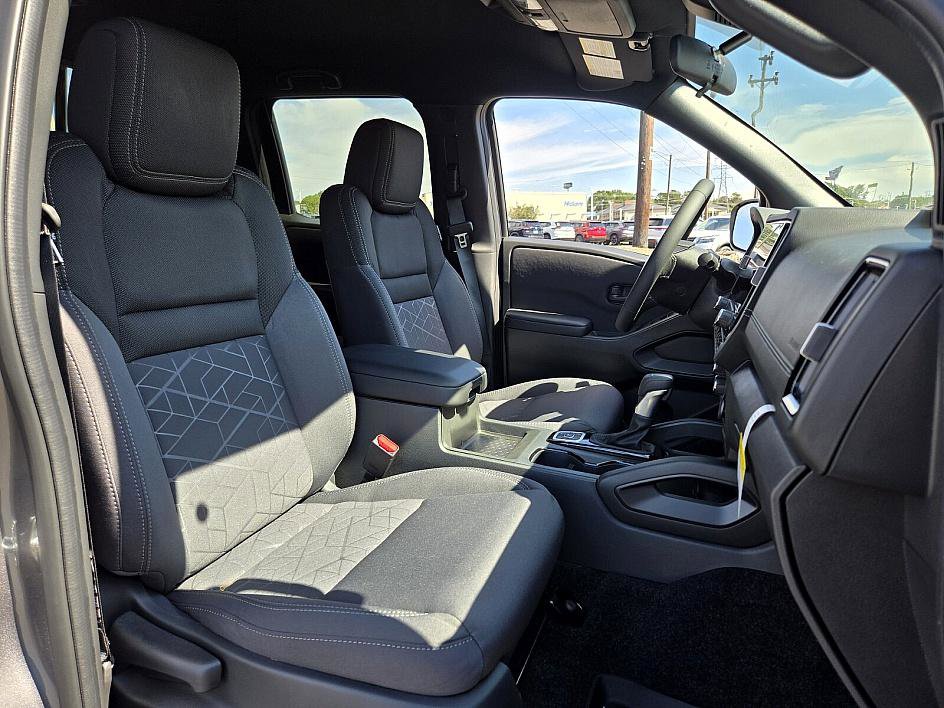 2026 Nissan Frontier Crew Cab SV photo 11