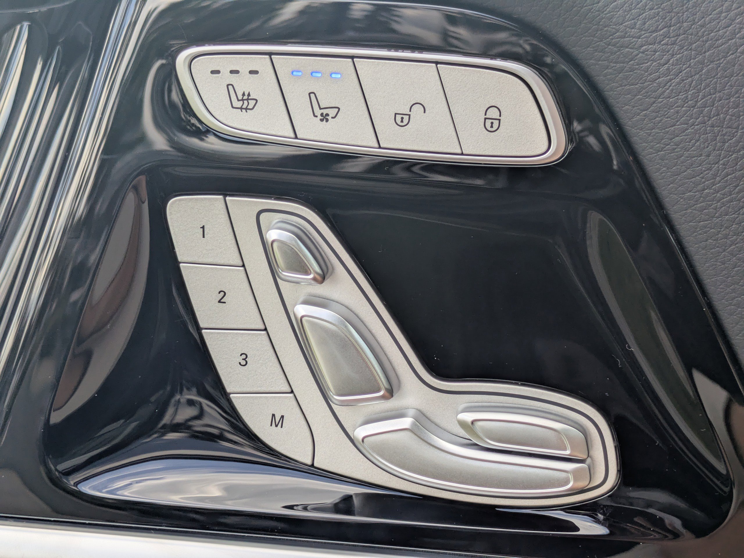 2025 Mercedes Benz G photo 12